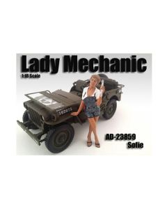 Lady Mechanic Sofie Figure For 1:18 Scale Models by American Diorama