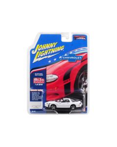 2002 Chevrolet Camaro ZL1 427 Arctic White with Black Stripes "Muscle Cars USA" Limited Edition to 2016 pieces Worldwide 1/64 Diecast Model Car by Johnny Lightning