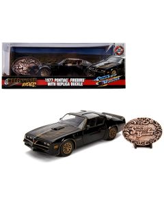 1977 Pontiac Firebird Trans Am Black with Replica Buckle "Smokey and the Bandit" (1977) Movie "Hollywood Rides" Series 1/24 Diecast Model Car by Jada