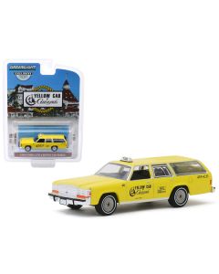 1988 Ford LTD Crown Victoria Wagon Taxicab "Yellow Cab of Coronado" (California) "Hobby Exclusive" 1/64 Diecast Model Car by Greenlight