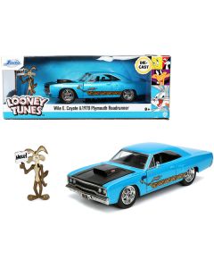 1970 Plymouth 440-6BBL RoadRunner Light Blue Metallic with Black Hood and Wile E. Coyote Diecast Figurine "Looney Tunes" 1/24 Diecast Model Car by Jada