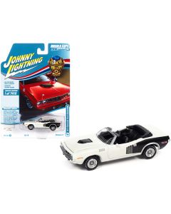 1971 Plymouth Barracuda Convertible Sno White with Black Hemi Side Billboards "Class of 1971" Limited Edition to 7418 pieces Worldwide "Muscle Cars USA" Series 1/64 Diecast Model Car by Johnny Lightning