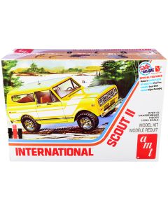 Skill 2 Model Kit IH International Harvester Scout II 1/25 Scale Model by AMT