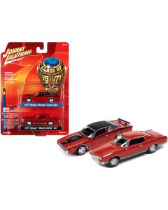 1971 Dodge Charger Super Bee Red with Black Top and 1971 Chevrolet Monte Carlo SS Cranberry Red "Class of 1971" Set of 2 Cars 1/64 Diecast Model Cars by Johnny Lightning