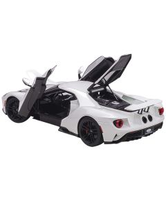 2017 Ford GT Frozen White 1/18 Model Car by Autoart