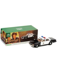 1986 Chevrolet Caprice Black and White LAPD (Los Angeles Police Department) "MacGyver" (1985-1992) TV Series "Artisan Collection" 1/18 Diecast Model Car by Greenlight