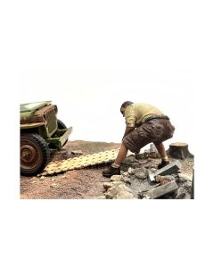 "4X4 Mechanic" Figure 2 with Board Accessory for 1/18 Scale Models by American Diorama