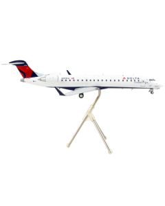 Bombardier CRJ700 Commercial Aircraft "Delta Air Lines - Delta Connection" White with Blue and Red Tail "Gemini 200" Series 1/200 Diecast Model Airplane by GeminiJets