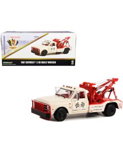 1967 Chevrolet C-30 Dually Wrecker Tow Truck "51st Annual Indianapolis 500 Mile Race Official Truck" Beige and Red with Red Interior 1/18 Diecast Model Car by Greenlight