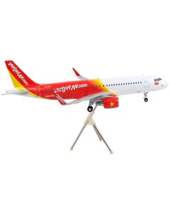 Airbus A320 Commercial Aircraft "VietJet Air" White and Red "Gemini 200" Series 1/200 Diecast Model Airplane by GeminiJets