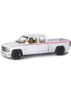 Level 4 Model Kit 1999 Chevrolet Silverado Street Pickup Truck 1/25 Scale Model by Revell