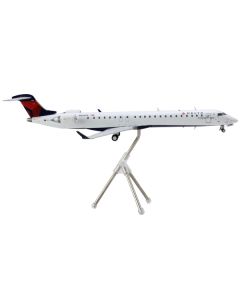 Bombardier CRJ900 Commercial Aircraft "Delta Air Lines - Delta Connection" (N800SK) White with Blue and Red Tail "Gemini 200" Series 1/200 Diecast Model Airplane by GeminiJets