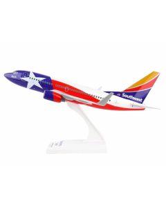 Boeing 737-700 Commercial Aircraft "Southwest Airlines - Lone Star One" (N931WN) Texas Flag Livery (Snap-Fit) 1/130 Plastic Model by Skymarks