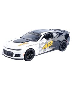 2017 Chevrolet Camaro ZL1 #42 Black and White "GT Racing" Series 1/24 Diecast Model Car by Motormax