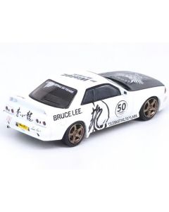 Nissan Skyline GT-R (R32) RHD (Right Hand Drive) White with Black Hood "Bruce Lee Legacy 50 Year Anniversary" 1/64 Diecast Model Car by Inno Models